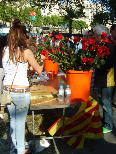 einer der zahlreichen Rosenverkaufsstände auf dem Paseo de Gracia